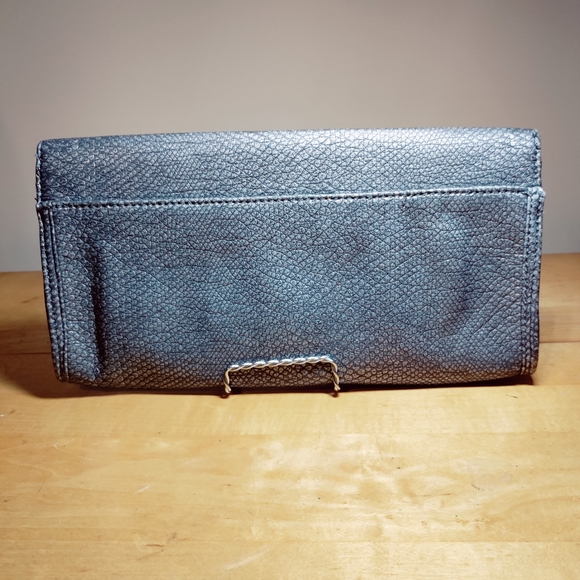The Limited Gray/Silver Clutch - Picture 4 of 9